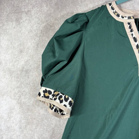 Entro Top Womens Size Large Forest Green Cheetah Print Trim Short Sleeves Boho - Picture 2 of 10